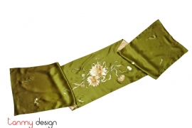 Green silk scarf hand-embroidered with  night blooming cereus 40*200 cm